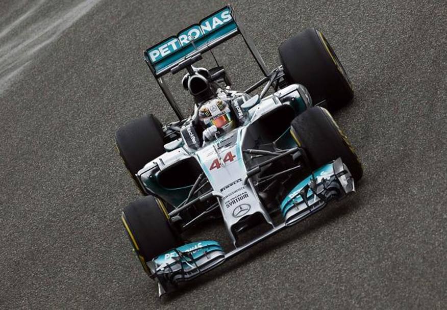 Per Lewis Hamilton un&#39;altra gara a s, davanti a tutti e irraggiungibile. Reuters